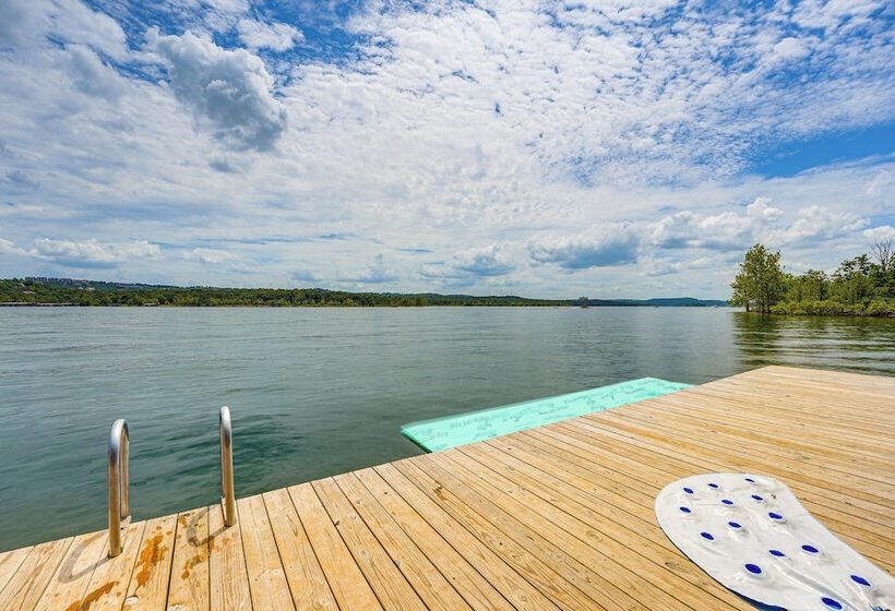 Branson Cabin W/ Pool Access & Private Boat Slip!