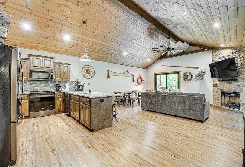 Branson Cabin W/ Pool Access & Private Boat Slip!