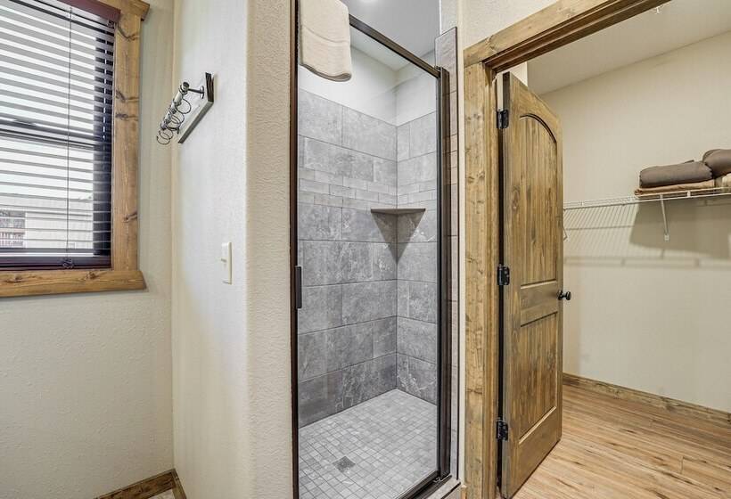 Branson Cabin W/ Pool Access & Private Boat Slip!