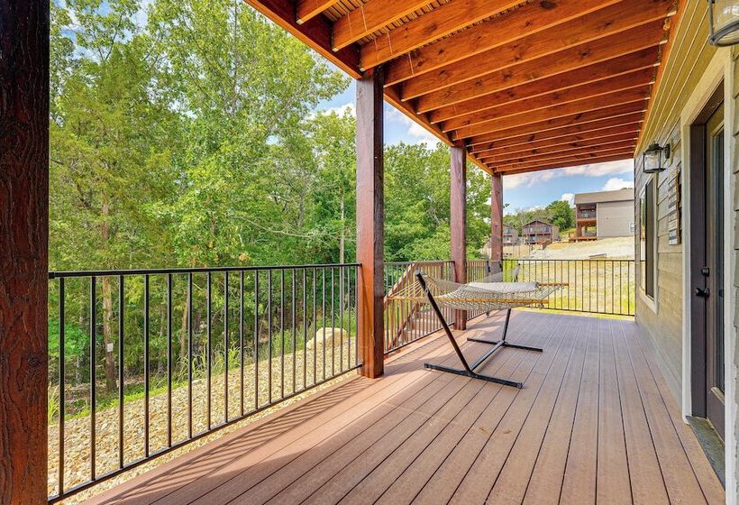 Branson Cabin W/ Pool Access & Private Boat Slip!