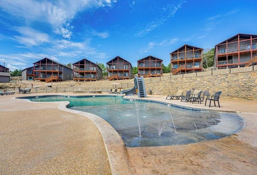 Branson Cabin W/ Pool Access & Private Boat Slip!