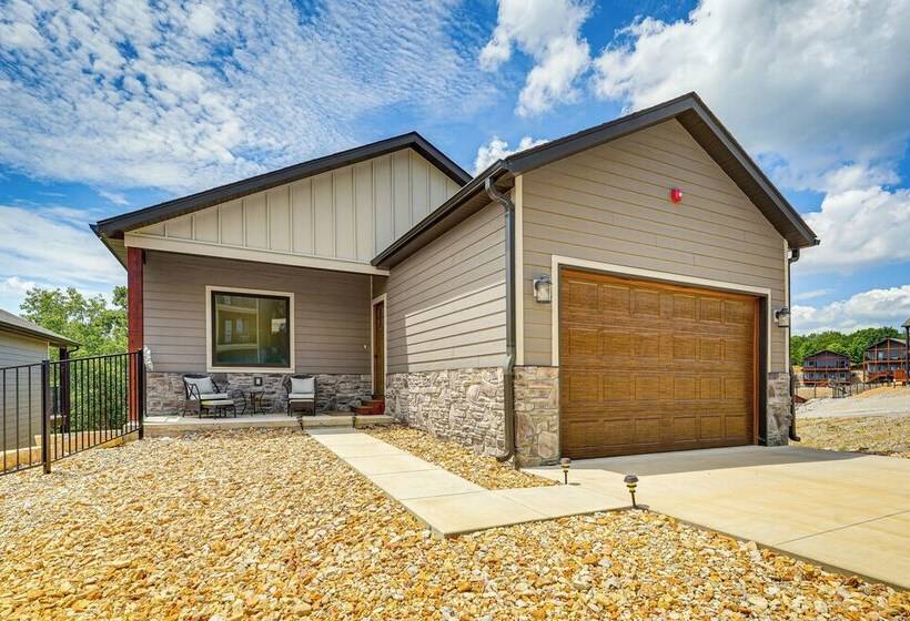 Branson Cabin W/ Pool Access & Private Boat Slip!