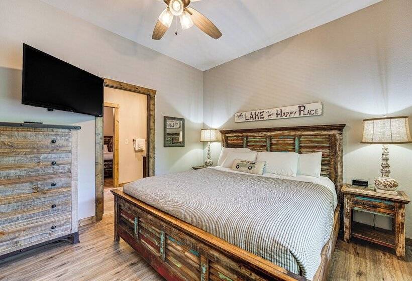 Branson Cabin W/ Pool Access & Private Boat Slip!