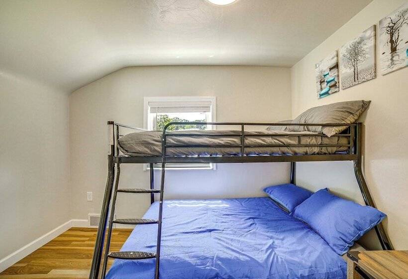 Bright Pittsburgh House W/ Yard: 3 Mi To Downtown!