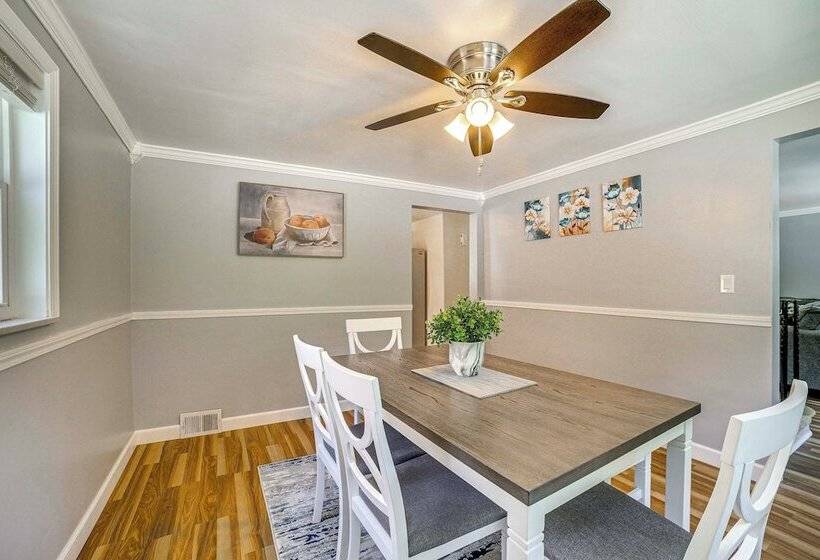 Bright Pittsburgh House W/ Yard: 3 Mi To Downtown!