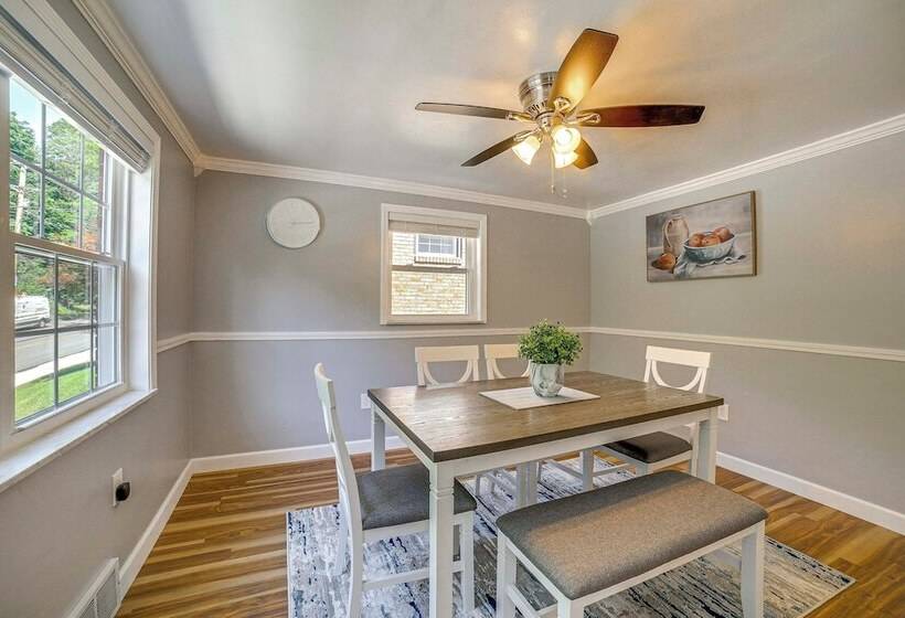 Bright Pittsburgh House W/ Yard: 3 Mi To Downtown!
