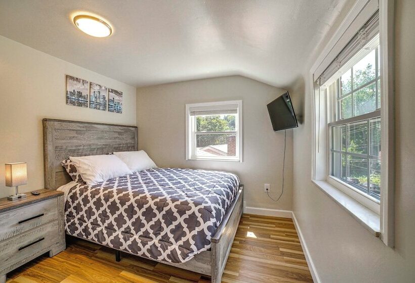 Bright Pittsburgh House W/ Yard: 3 Mi To Downtown!