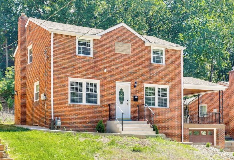 Bright Pittsburgh House W/ Yard: 3 Mi To Downtown!