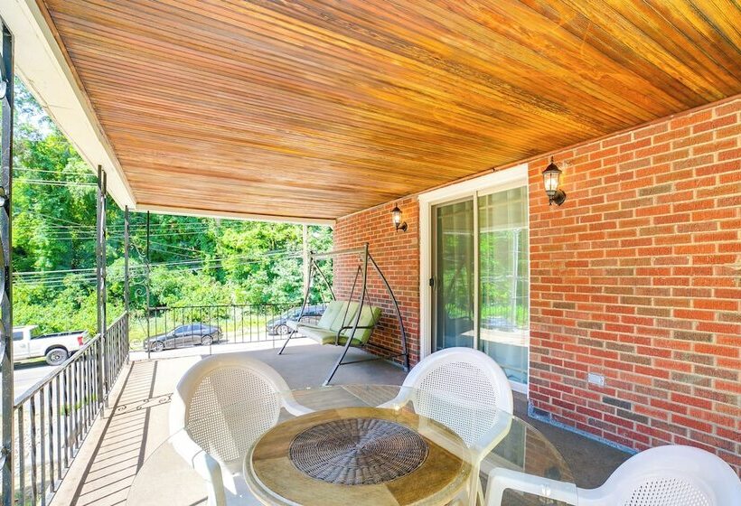 Bright Pittsburgh House W/ Yard: 3 Mi To Downtown!