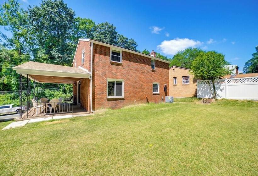 Bright Pittsburgh House W/ Yard: 3 Mi To Downtown!