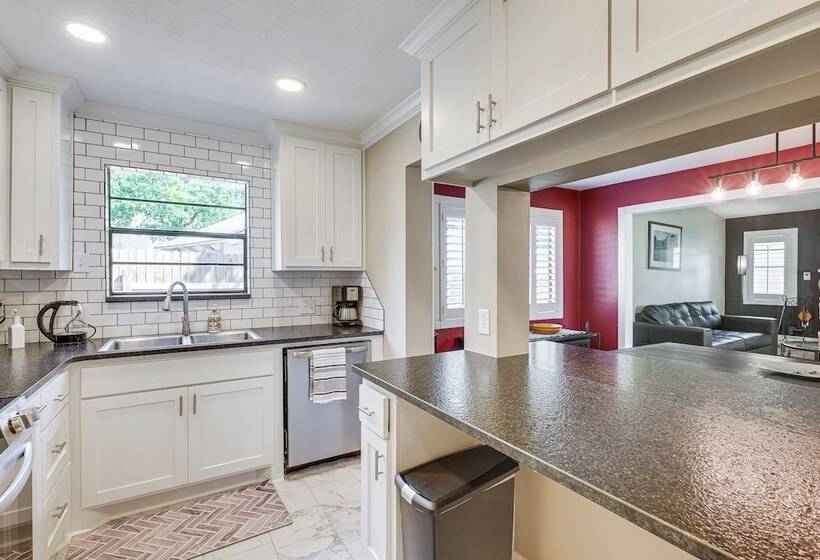 Bryan Home W/ Yard & Deck ~ 4 Mi To Aggieland