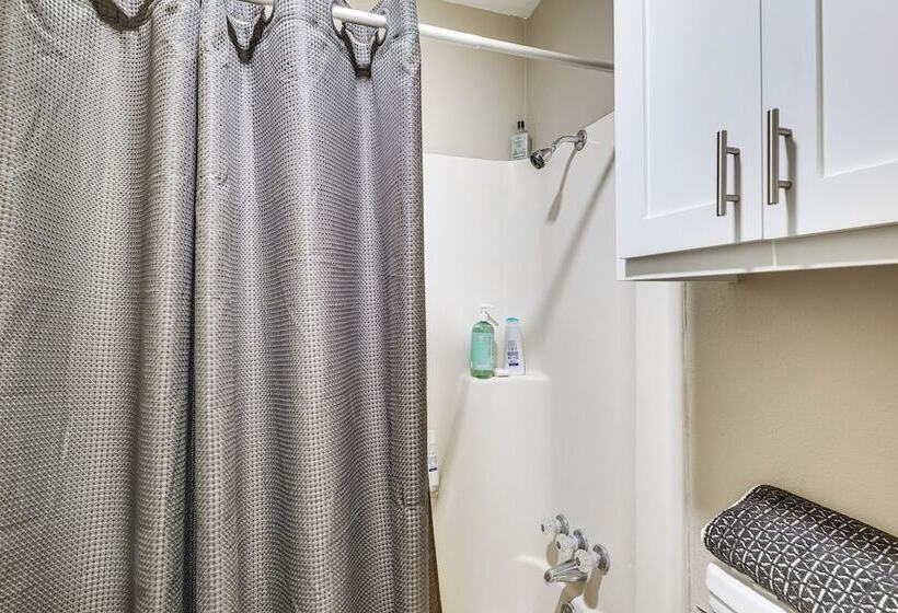 Bryan Home W/ Yard & Deck ~ 4 Mi To Aggieland