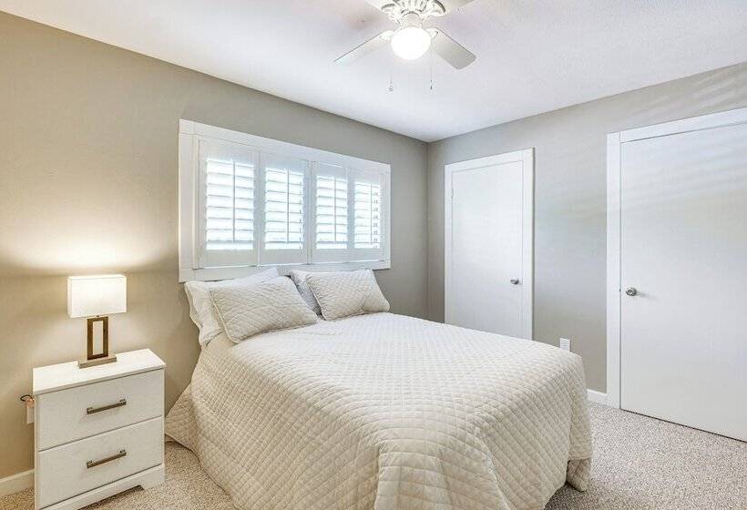 Bryan Home W/ Yard & Deck ~ 4 Mi To Aggieland