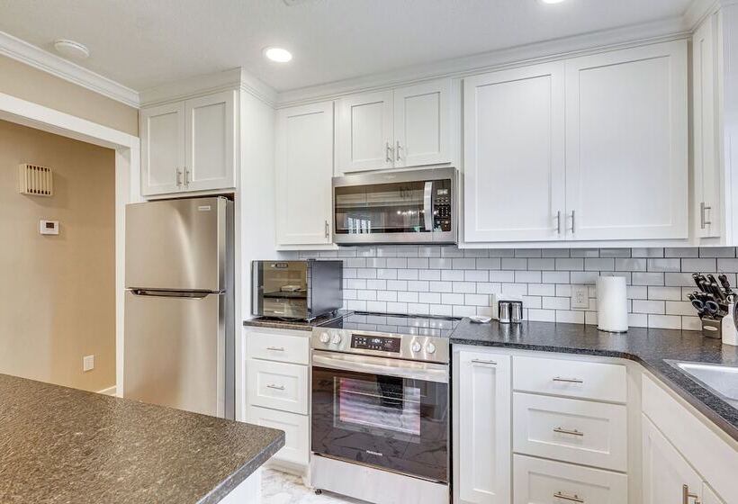 Bryan Home W/ Yard & Deck ~ 4 Mi To Aggieland