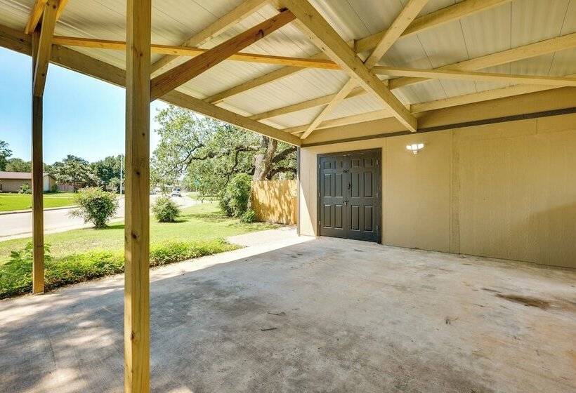 Bryan Home W/ Yard & Deck ~ 4 Mi To Aggieland