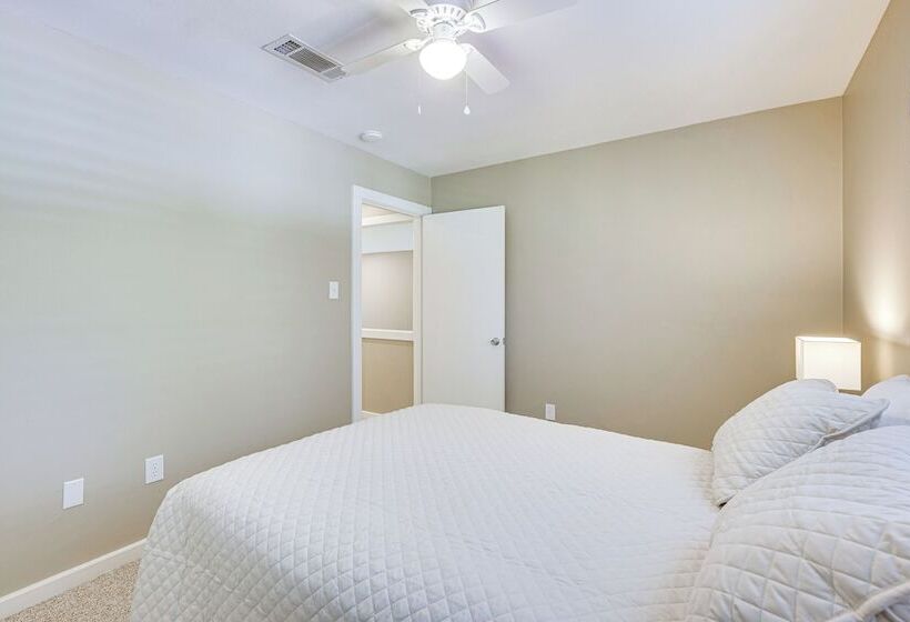 Bryan Home W/ Yard & Deck ~ 4 Mi To Aggieland