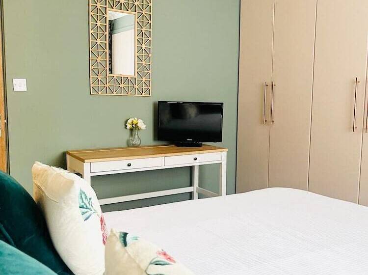 Bungalow Stay In Morpeth Close To Transport Links