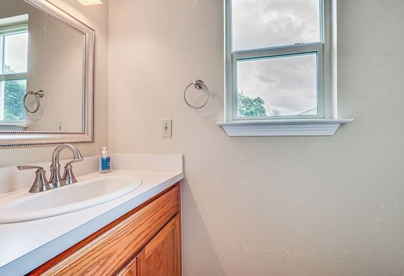 Canal Front Granbury Home W/ Dock   Dogs Welcome!