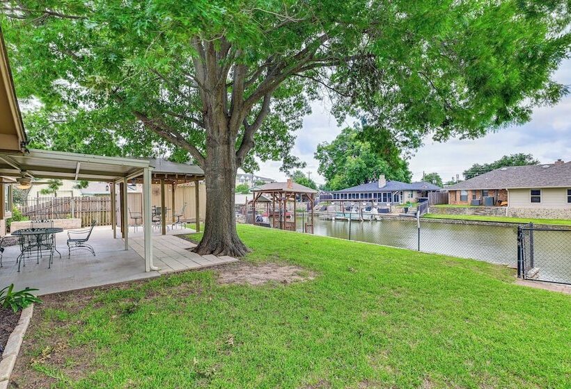 Canal Front Granbury Home W/ Dock   Dogs Welcome!