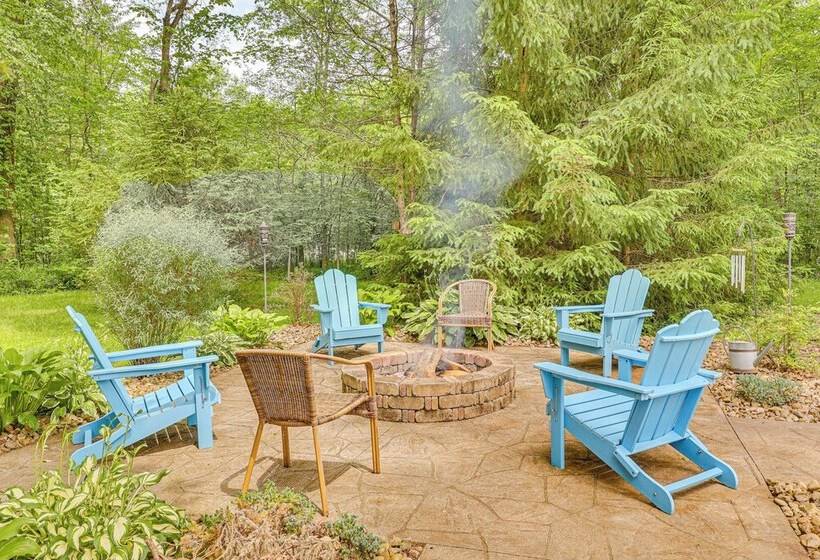 Family Home W/ Hot Tub: 1/2 Mi To Lake Milton