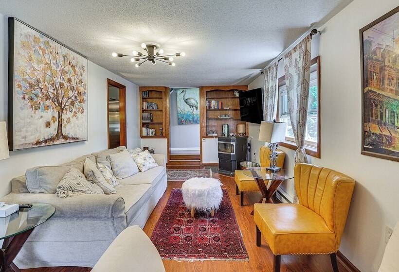 Charming Farmington Home ~ 5 Mi To Uconn Health!