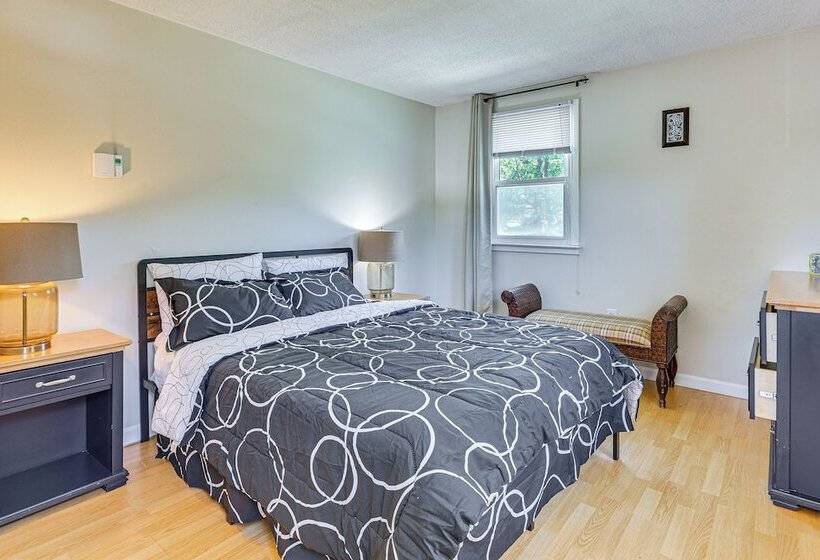 Charming Farmington Home ~ 5 Mi To Uconn Health!