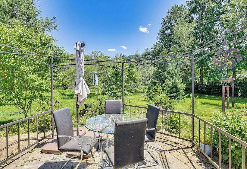 Charming Farmington Home ~ 5 Mi To Uconn Health!