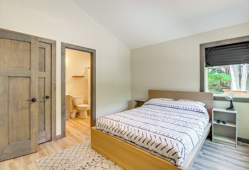 Pool & Beach Access: Charming Poconos Cabin!