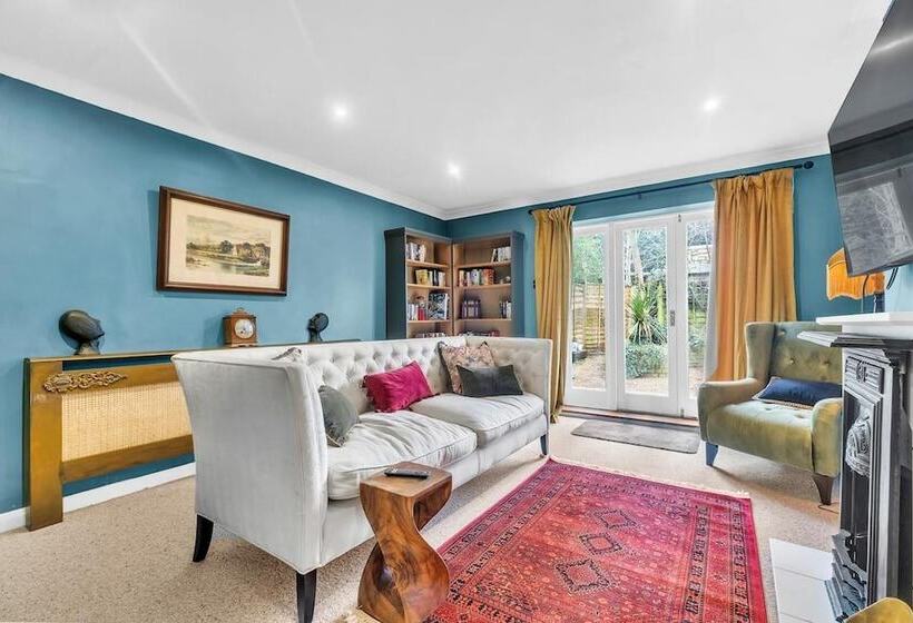 Charming Reigate Cottage Retreat