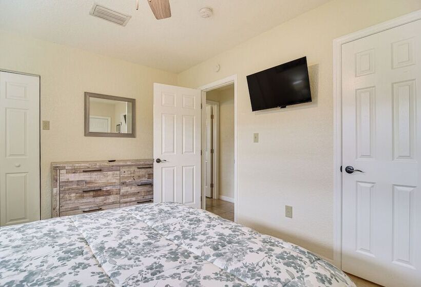 Charming Seminole Home W/ Patio: 6 Mi To Beaches!