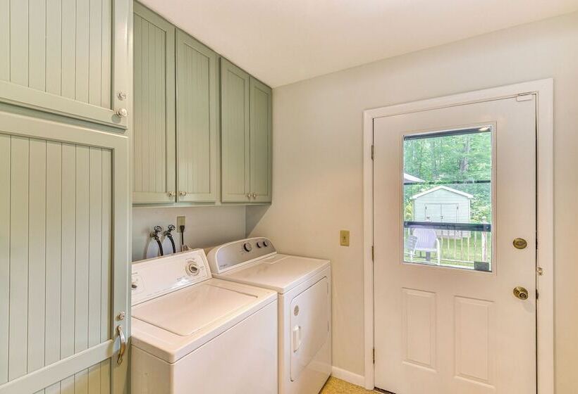 Charming Union Pier Home W/ Deck: Half Mi To Beach