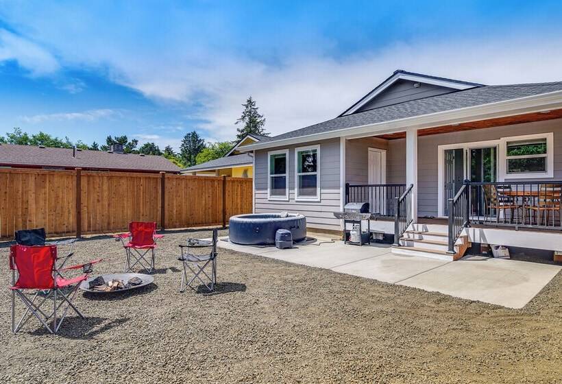 Charming Westport Abode W/ Hot Tub, Deck & Yard!