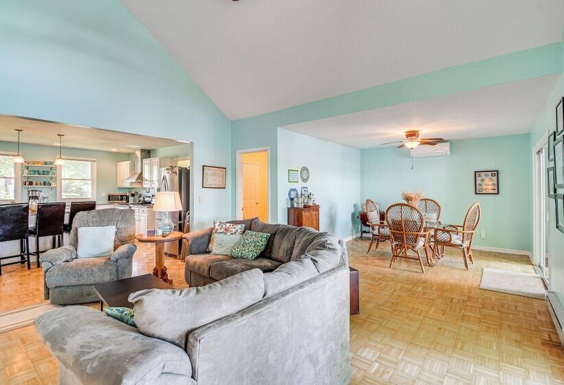 Charming Wolcott Cottage W/ Fire Pit & Mini Dock