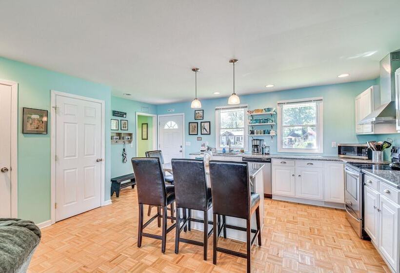 Charming Wolcott Cottage W/ Fire Pit & Mini Dock