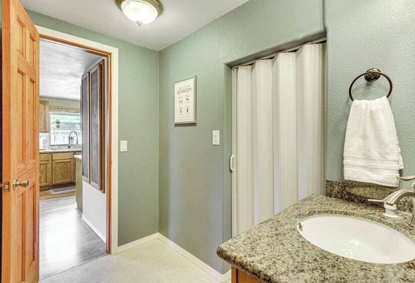 Coeur D Alene Cottage ~ 1 Mi To Downtown!