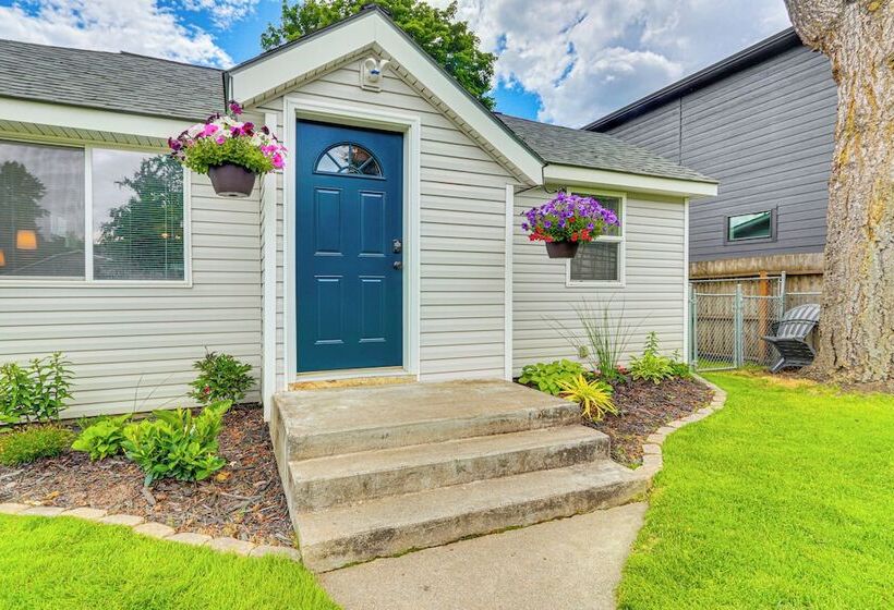 Coeur D Alene Cottage ~ 1 Mi To Downtown!