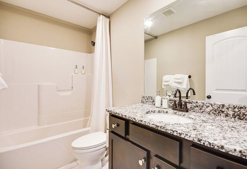 Steps To Park: Home W/ Fenced Yard In Columbia