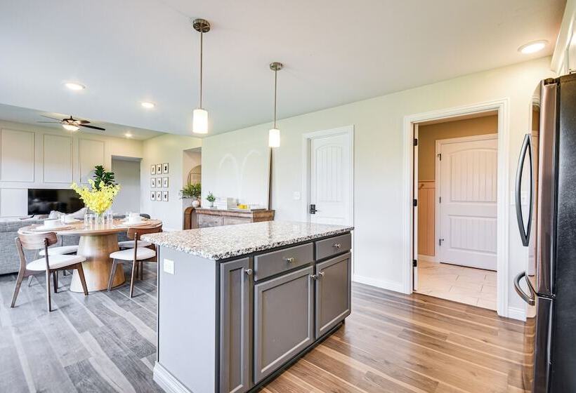 Steps To Park: Home W/ Fenced Yard In Columbia