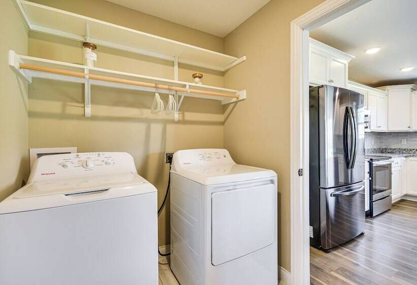 Steps To Park: Home W/ Fenced Yard In Columbia