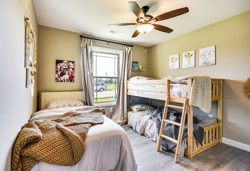 Steps To Park: Home W/ Fenced Yard In Columbia