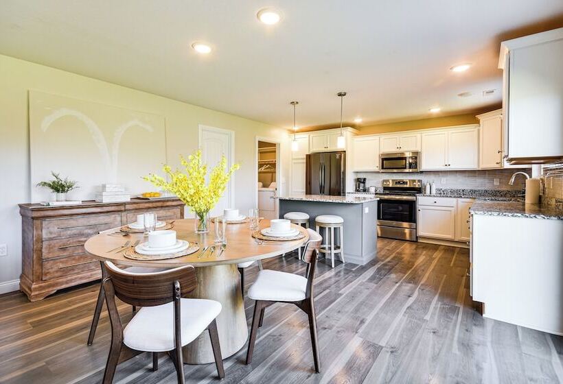 Steps To Park: Home W/ Fenced Yard In Columbia