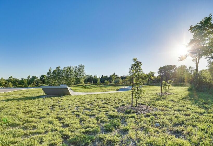 Steps To Park: Home W/ Fenced Yard In Columbia