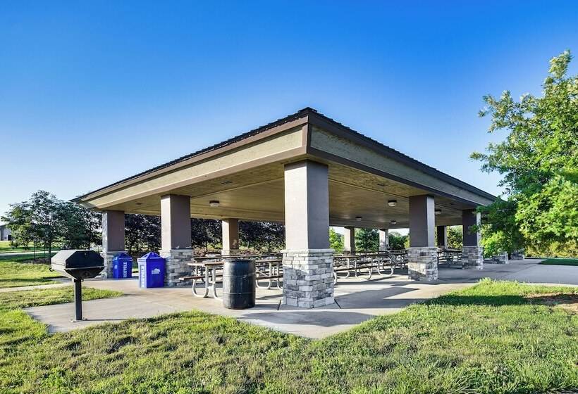 Steps To Park: Home W/ Fenced Yard In Columbia