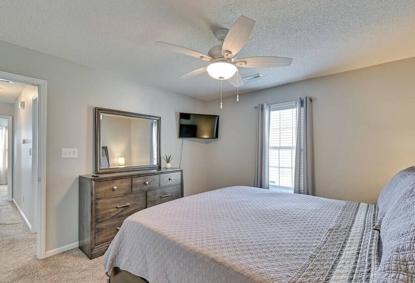 Convenient Hope Mills Home ~ 6 Mi To Fayetteville!