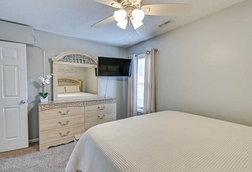 Convenient Hope Mills Home ~ 6 Mi To Fayetteville!