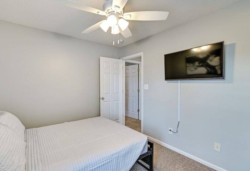 Convenient Hope Mills Home ~ 6 Mi To Fayetteville!