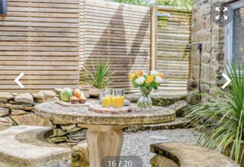 Cosy Cottage With Hot Tub Oozing Character!