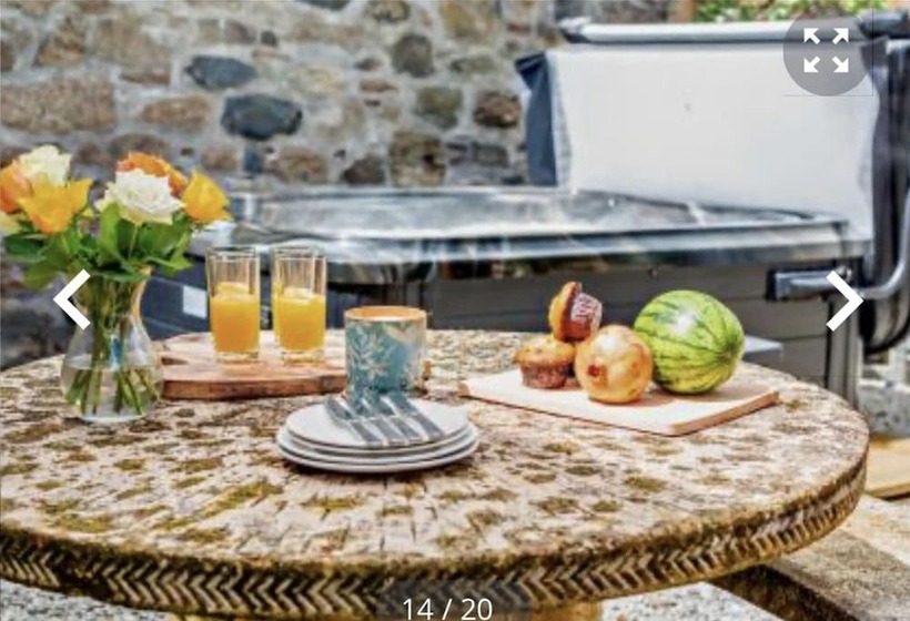 Cosy Cottage With Hot Tub Oozing Character!