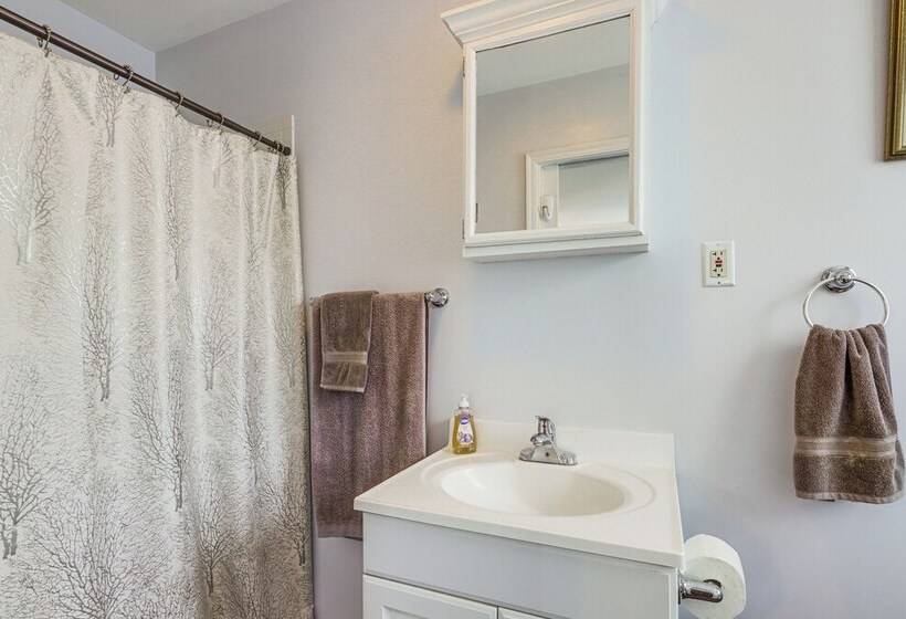 Covington Home W/ Patio   3 Mi To Cincinnati!