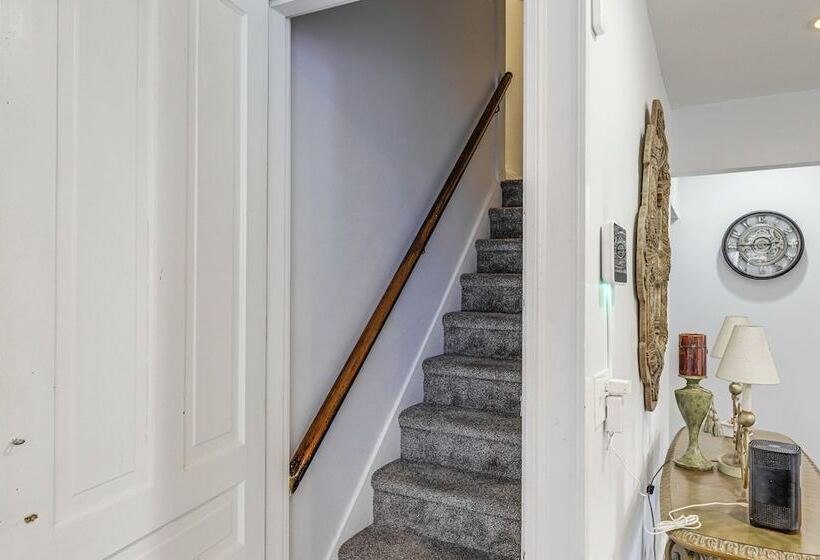 Covington Home W/ Patio   3 Mi To Cincinnati!